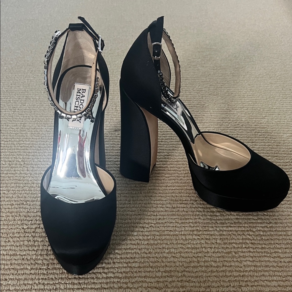 Badgley Mischka Black Satin Felixa Platform Heels size 7